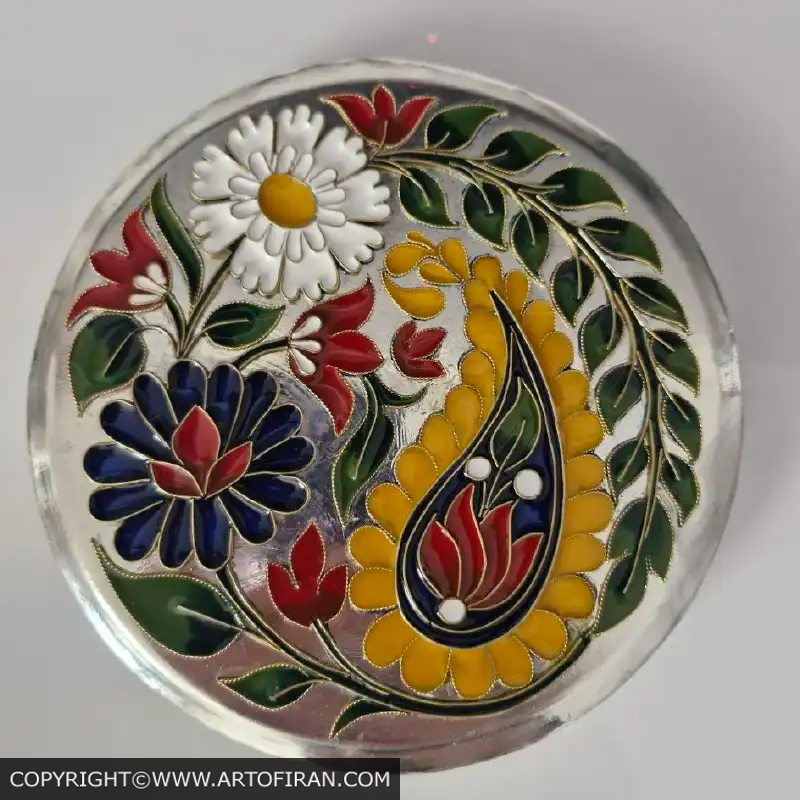 نمای بالای درب ظرف شیرینی خوری شیرین با طرح بته جقه میناکاری، اثر گالری هنری سبلان