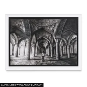 تابلو نقاشی سیاهقلم راز، شبستان با ستونهای مارپیچ و فردی ایستاده، اثر استاد حامد تقیزاده